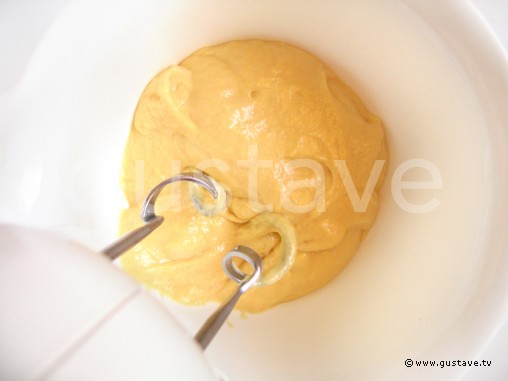 Préparation Cake au jambon et aux olives - étape 2