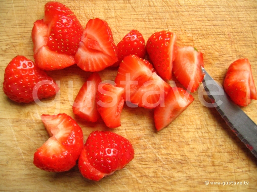 Préparation Charlotte aux fraises légère - étape 1