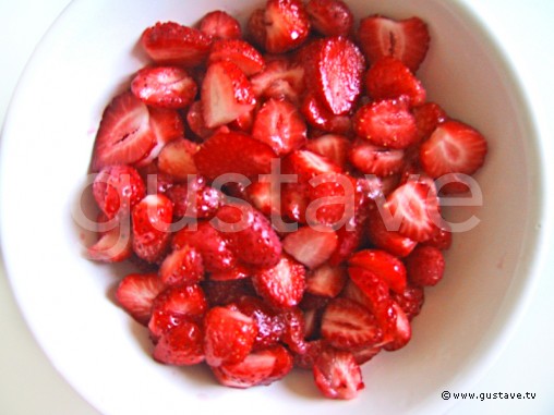 Préparation Charlotte aux fraises et son coulis acidulé - étape 11