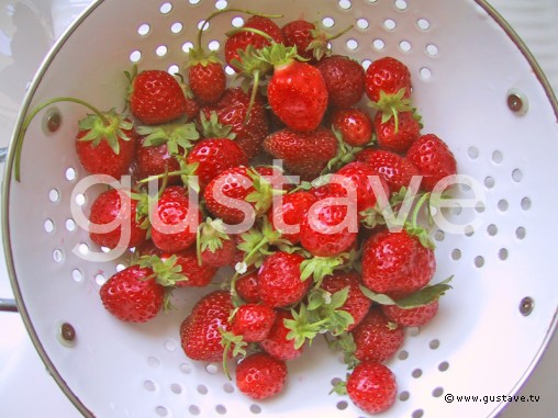 Préparation Coulis de fraises et rhubarbe - étape 1