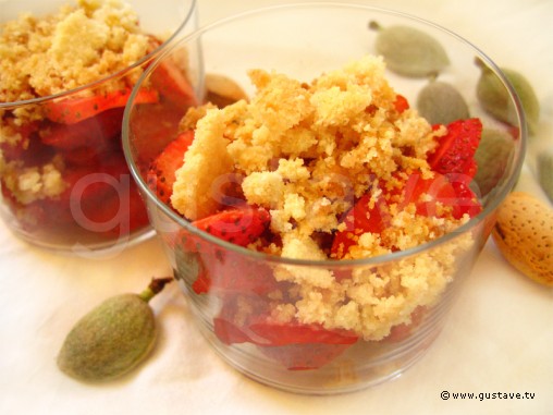 Crumble aux fraises et aux amandes