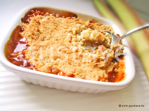 Crumble de rhubarbe au gingembre