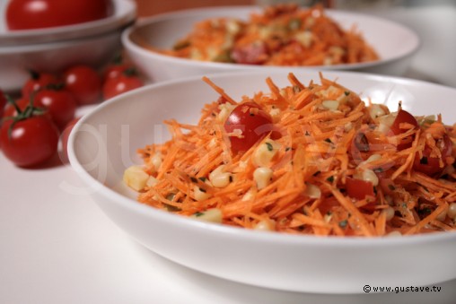 Salade de carottes au comté, au basilic et aux amandes