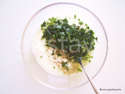 Préparation Salade de concombre au yaourt - étape 5