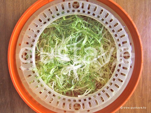 Préparation Salade lyonnaise - étape 1