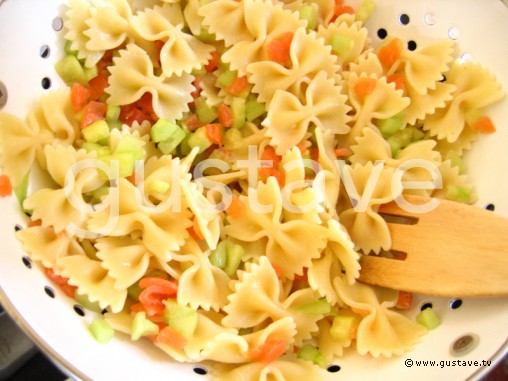 Salade De Pâtes Au Saumon Fumé Et Au Concombre Croquant La