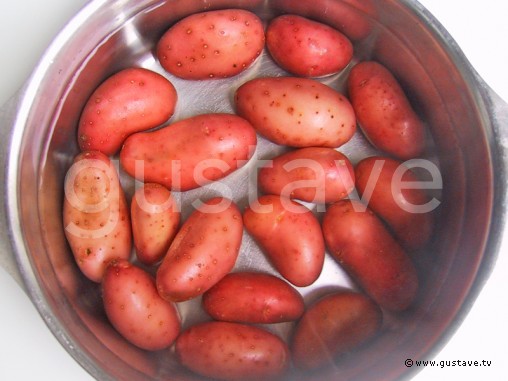 Préparation Salade de pommes de terre au cervelas et aux cornichons - étape 1