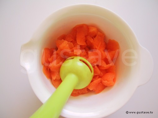 Préparation Soupe fraîche de melon au Banyuls et au basilic - étape 3