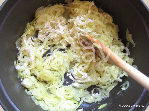 Préparation Soupe à l'oignon gratinée - étape 3