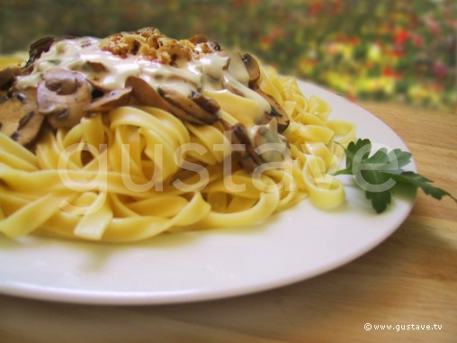 Tagliatelles aux champignons, au gorgonzola et aux noix