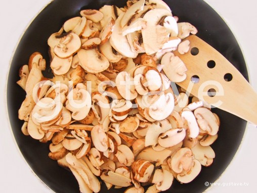 Préparation Tagliatelles aux champignons, au gorgonzola et aux noix - étape 1