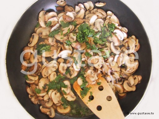 Préparation Tagliatelles aux champignons, au gorgonzola et aux noix - étape 2