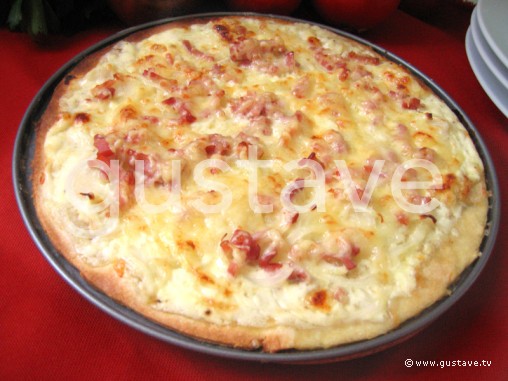 Tarte flambée (Flammenkueche) gratinée