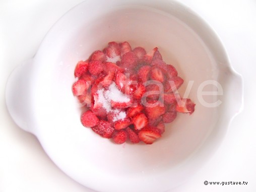 Préparation Tiramisu aux fraises et aux amandes - étape 1