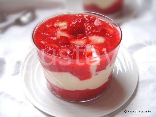 Tiramisu aux fraises et aux biscuits roses