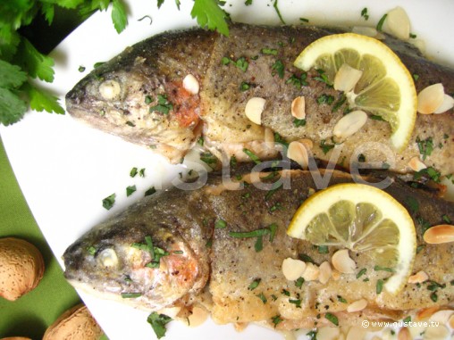 Truites meunières aux amandes et à la coriandre