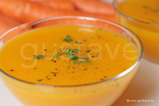 Velouté de carottes et céleri à la coriandre