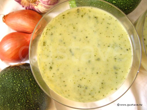 Gaspacho de courgettes soupe froide velout glac de courgettes