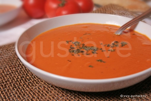 Soupe aux tomates et crème fraîche