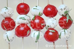 Brochettes tomates mozzarella au basilic