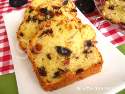 Cake aux pruneaux et aux lardons