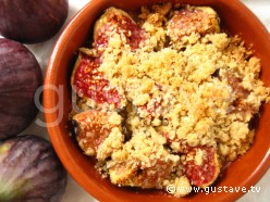 Crumble de figues à la farine de châtaigne et aux amandes