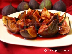 Figues au vin rouge, au miel et à la cannelle