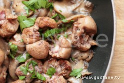 Rognons de veau flambés au Cognac, aux champignons et à la crème