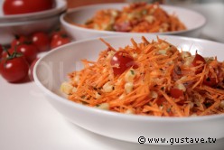 Salade de carottes au comté, au basilic et aux amandes