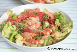 Salade de la mer à l'avocat et au pamplemousse