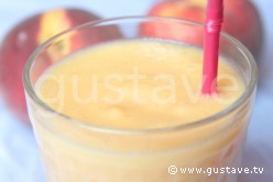 Smoothie pêche poire mangue