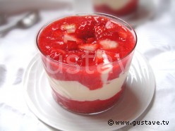 Tiramisu aux fraises et aux biscuits roses