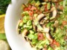 Salade d'avocats aux champignons et aux crevettes roses